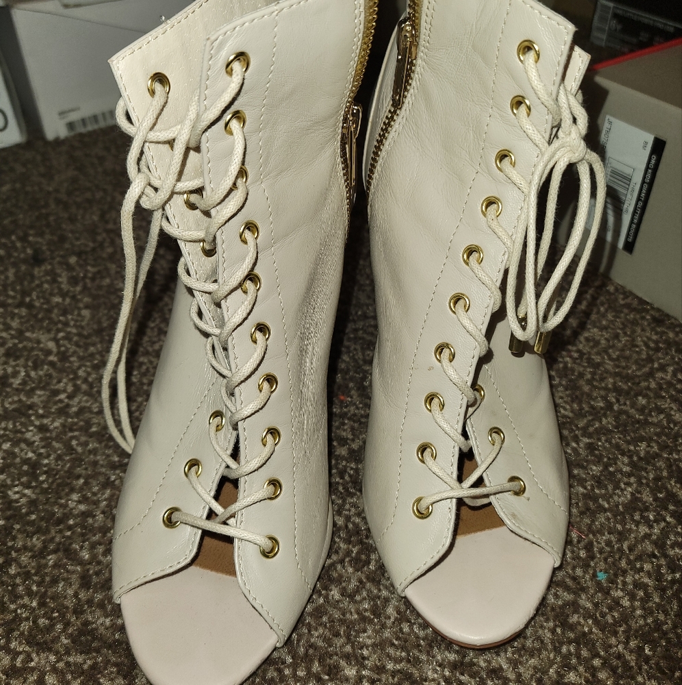 Steve Madden heel